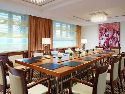 Neues Schloss Privat Hotel Zurich, Autograph Collection